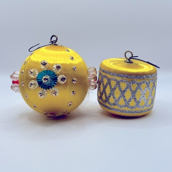 Vintage 1960's Christmas Xmas Push Pin Ornaments - Set of 2 - Picture 2 of 3